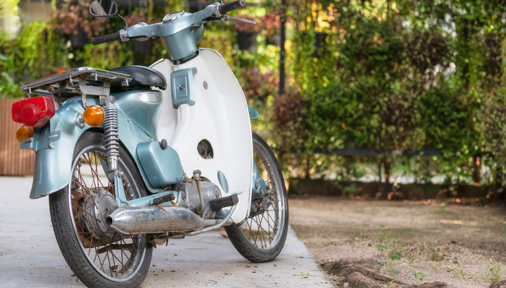 Ancien scooter bleu