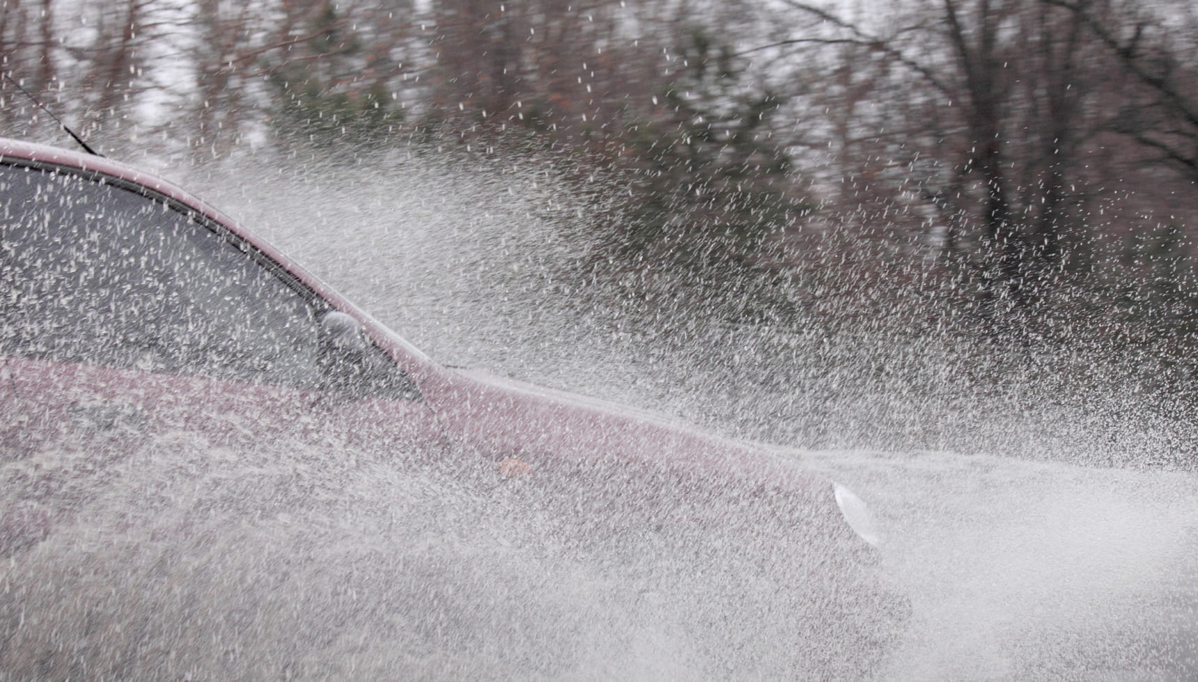 Voiture en aquaplanage